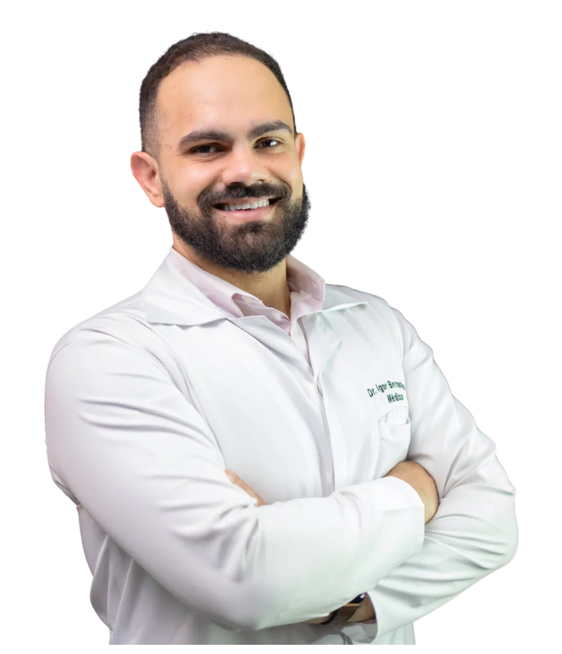 Dr. Igor Bernardes, médico ultrassonografista, de braços cruzados